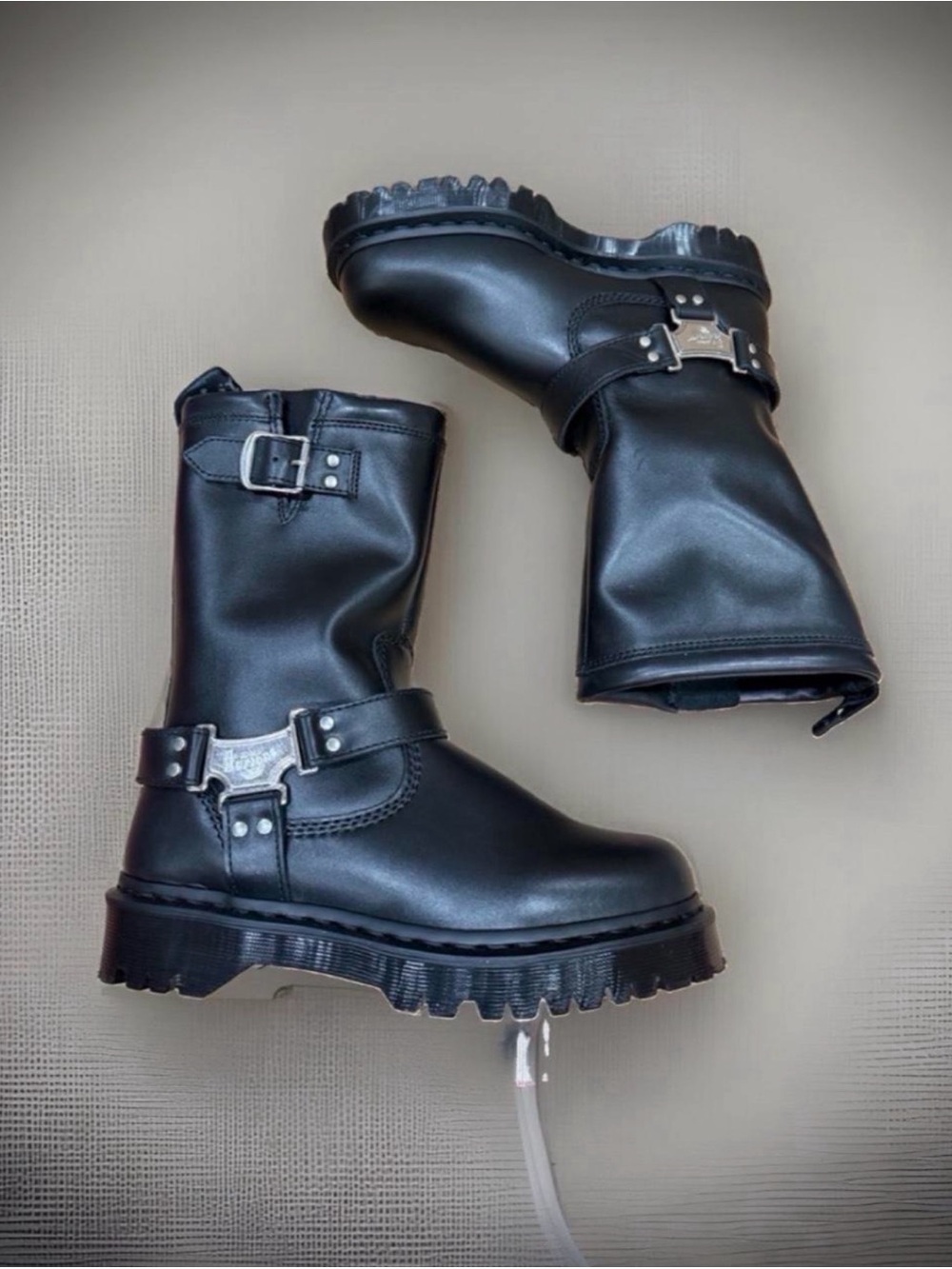 Dr. Martens Anistone Hi Black Leather Moto Harness Boots - Women 8 / Men 7 NWT - Picture 3 of 8